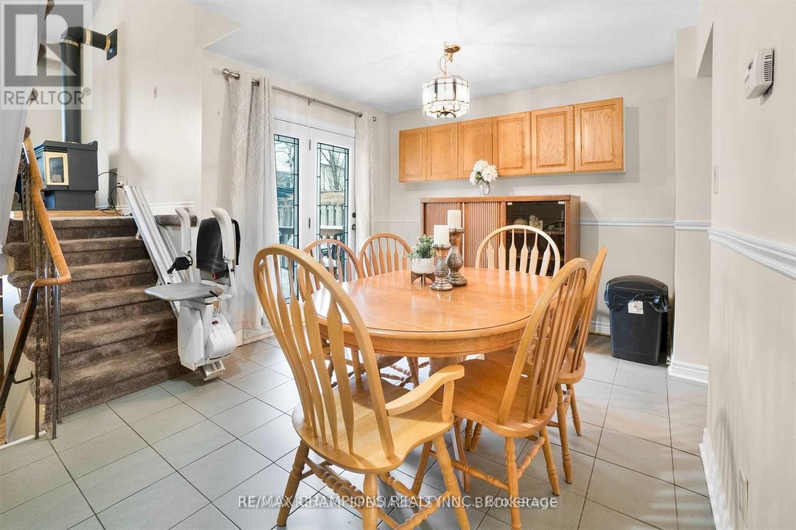 7 Camberley Crescent, Brampton, Ontario  L6V 3L3 - Photo 9 - W12513038