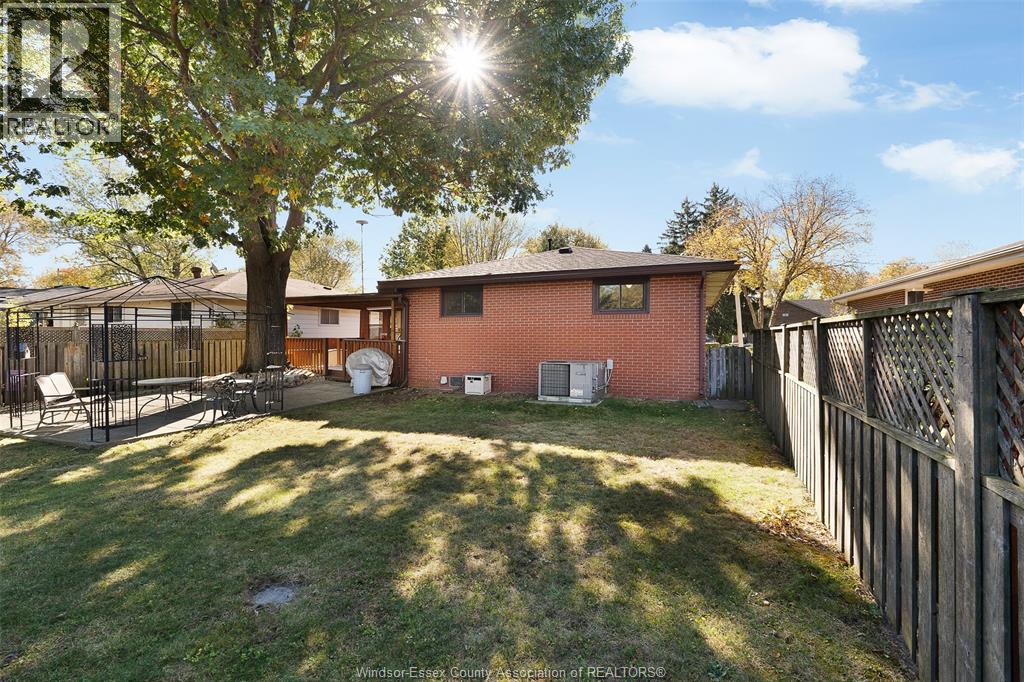 721 Optimist Street, Lakeshore, Ontario  N0R 1A0 - Photo 5 - 25028118