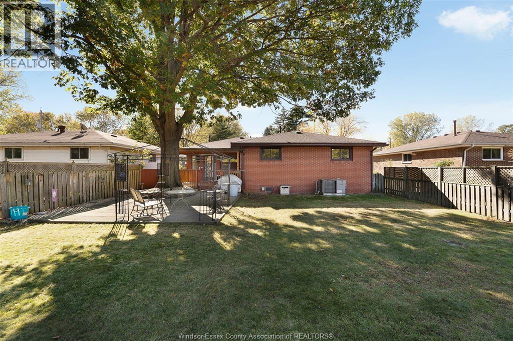 721 Optimist Street, Lakeshore, Ontario  N0R 1A0 - Photo 6 - 25028118