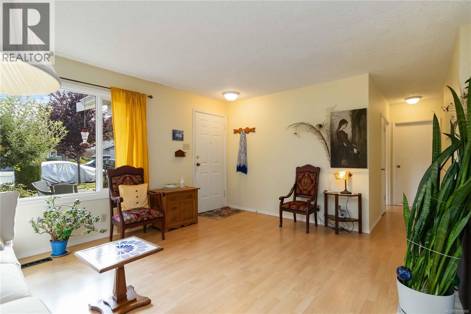 1204 Haultain St, Victoria, British Columbia  V8T 1V7 - Photo 4 - 1018900