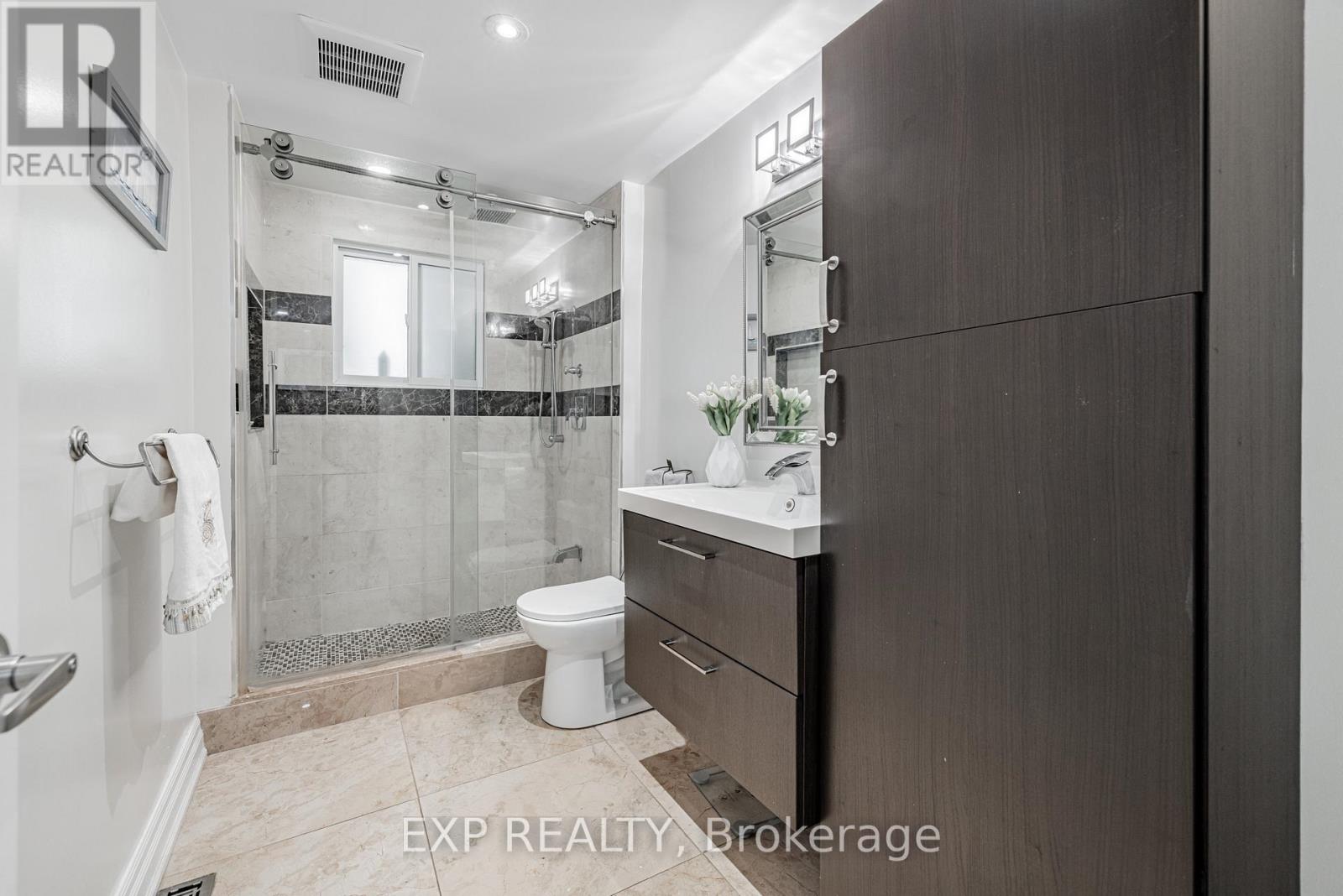 203 Centre Street W, Richmond Hill, Ontario  L4C 3P9 - Photo 12 - N12513164