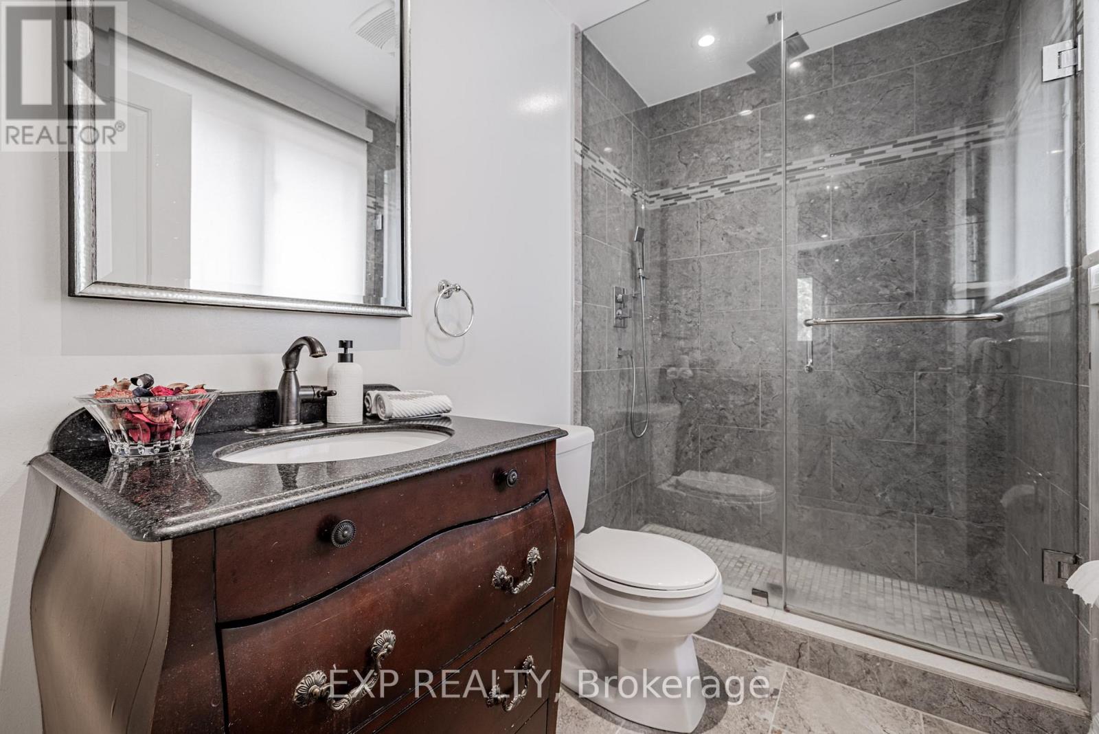 203 Centre Street W, Richmond Hill, Ontario  L4C 3P9 - Photo 15 - N12513164