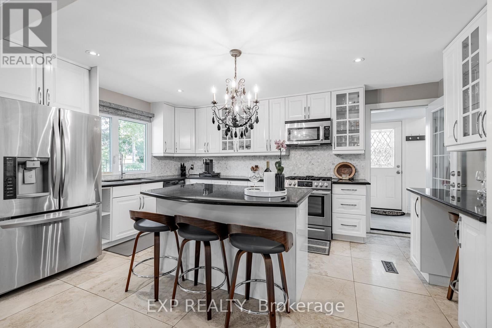 203 Centre Street W, Richmond Hill, Ontario  L4C 3P9 - Photo 6 - N12513164