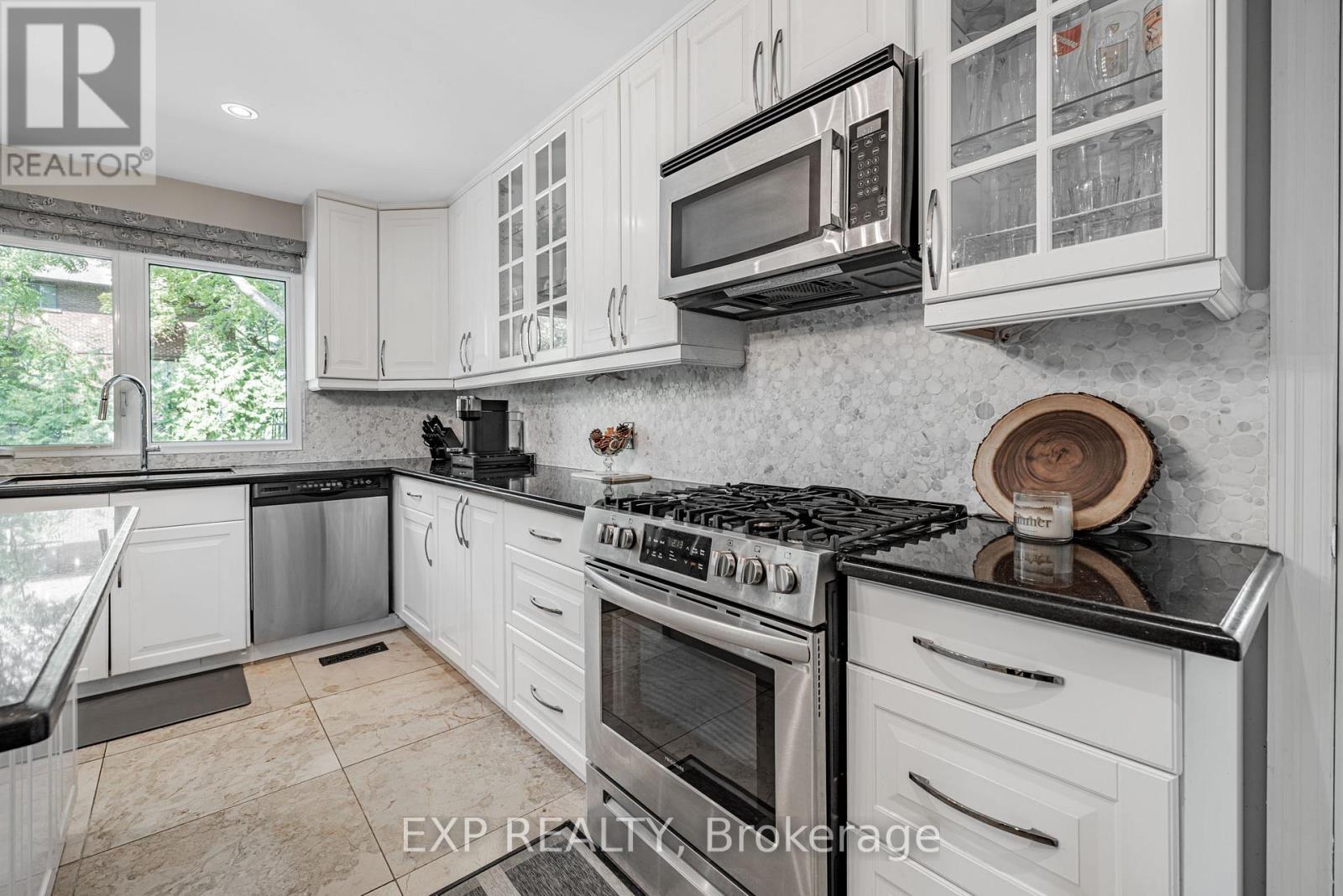 203 Centre Street W, Richmond Hill, Ontario  L4C 3P9 - Photo 7 - N12513164