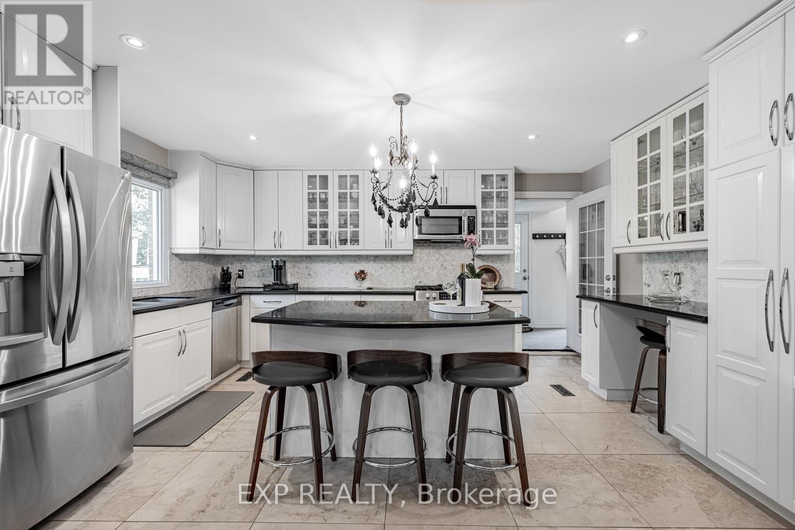 203 Centre Street W, Richmond Hill, Ontario  L4C 3P9 - Photo 8 - N12513164