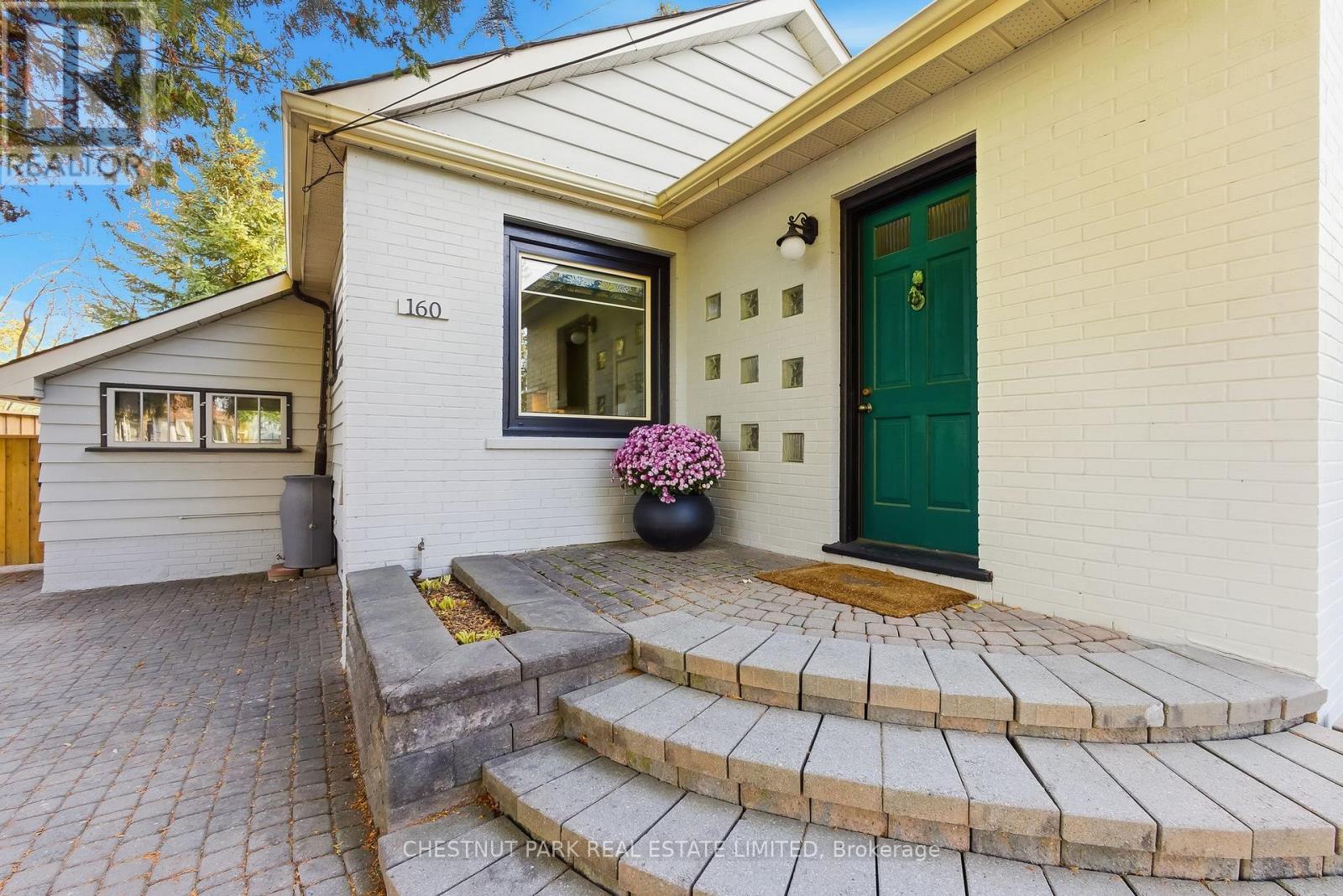 160 Victoria Drive, Uxbridge, Ontario  L9P 1H2 - Photo 2 - N12513166