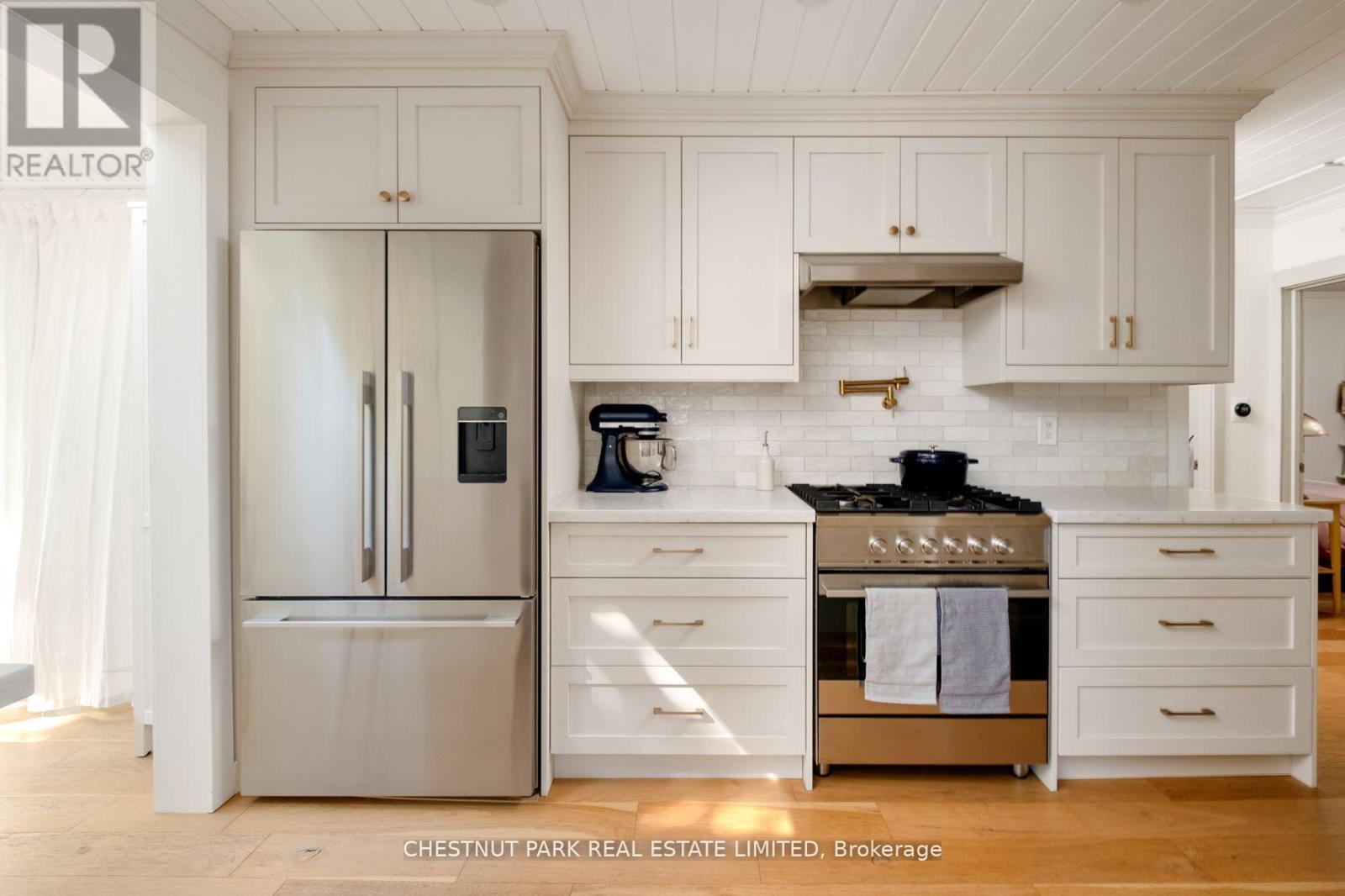 160 Victoria Drive, Uxbridge, Ontario  L9P 1H2 - Photo 3 - N12513166