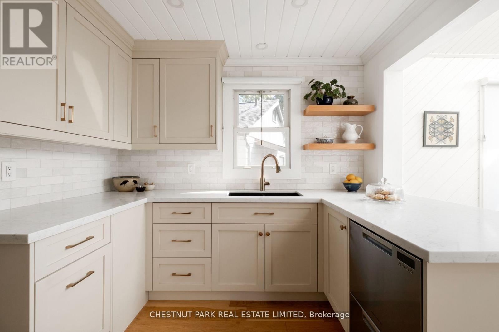 160 Victoria Drive, Uxbridge, Ontario  L9P 1H2 - Photo 5 - N12513166