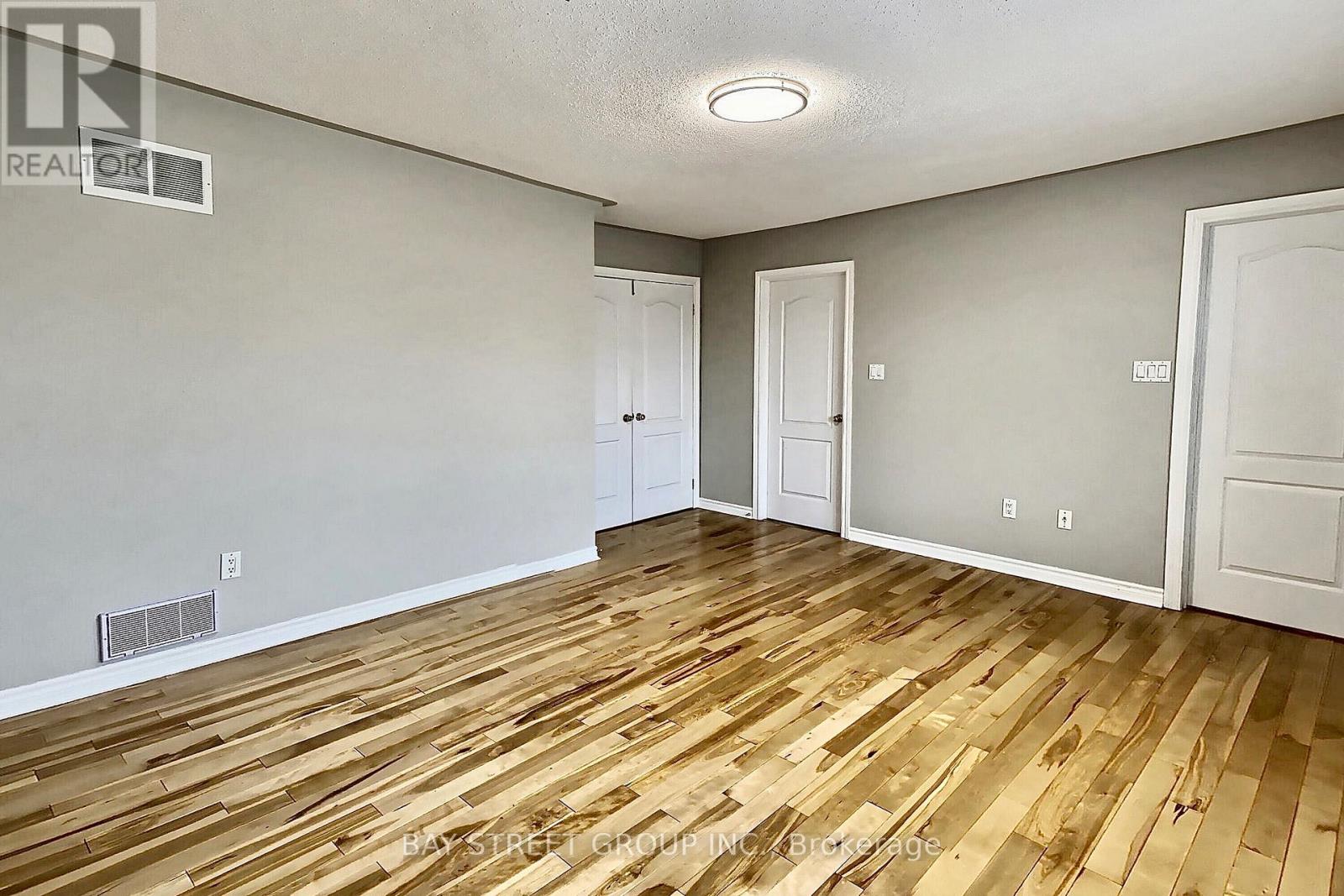 162 Matthew Boyd Crescent, Newmarket, Ontario  L3X 3C6 - Photo 11 - N12513236