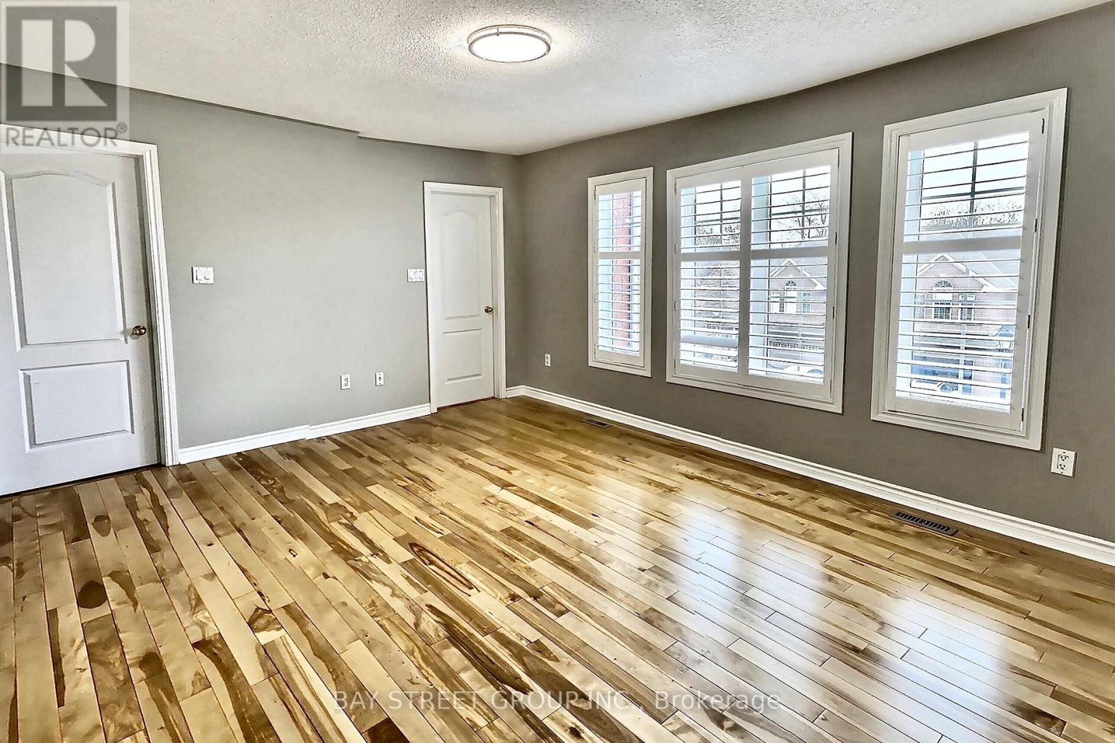 162 Matthew Boyd Crescent, Newmarket, Ontario  L3X 3C6 - Photo 12 - N12513236