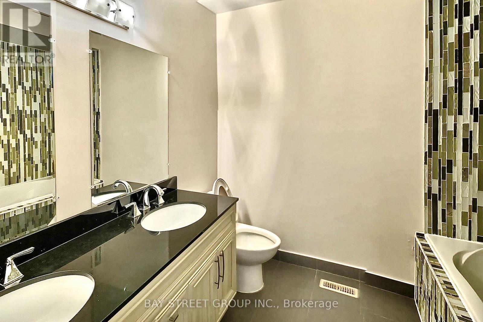 162 Matthew Boyd Crescent, Newmarket, Ontario  L3X 3C6 - Photo 13 - N12513236