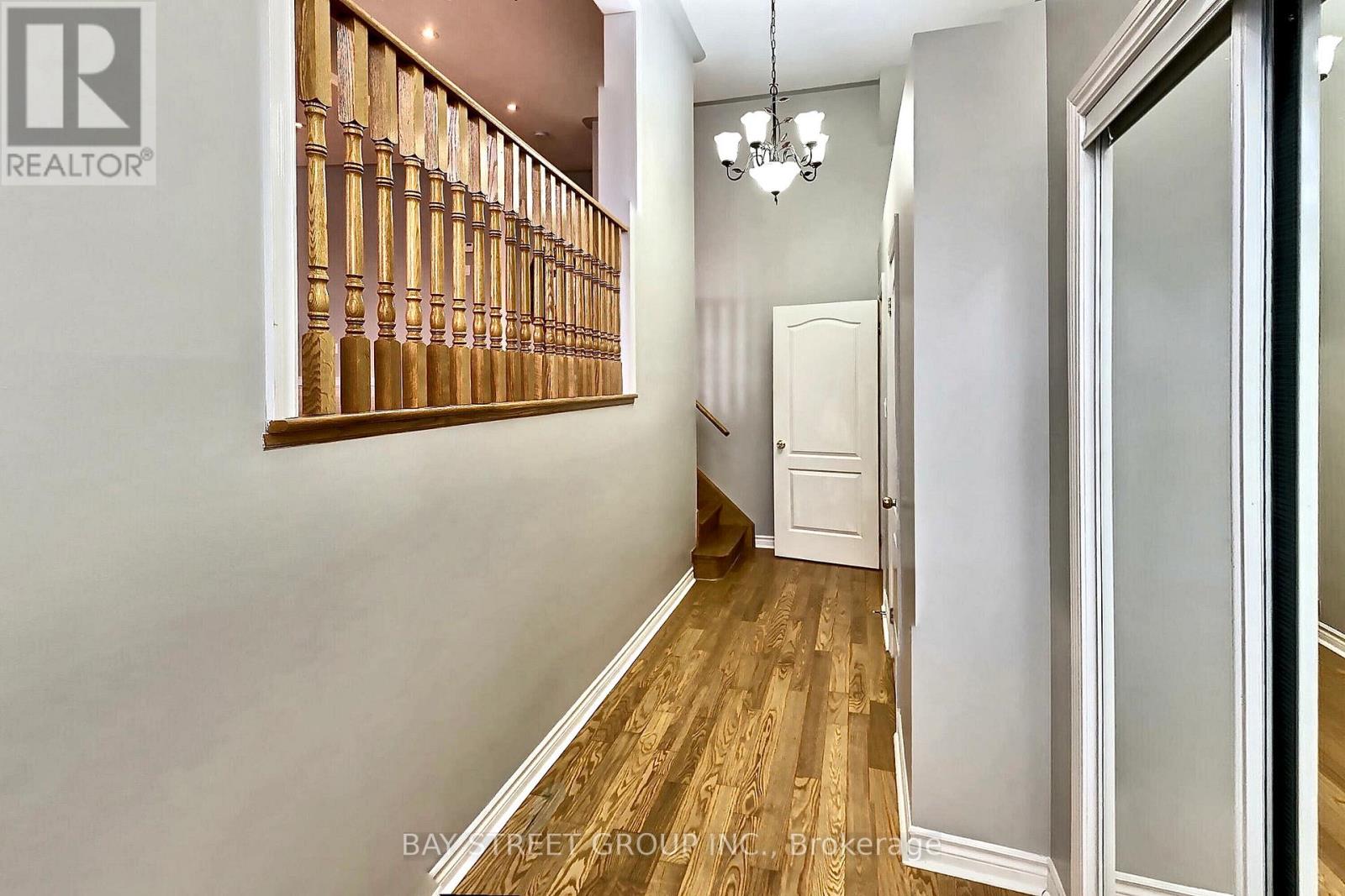 162 Matthew Boyd Crescent, Newmarket, Ontario  L3X 3C6 - Photo 2 - N12513236