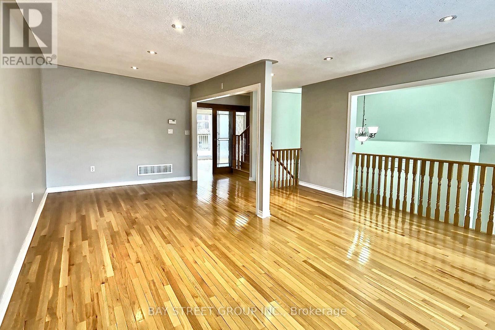 162 Matthew Boyd Crescent, Newmarket, Ontario  L3X 3C6 - Photo 3 - N12513236