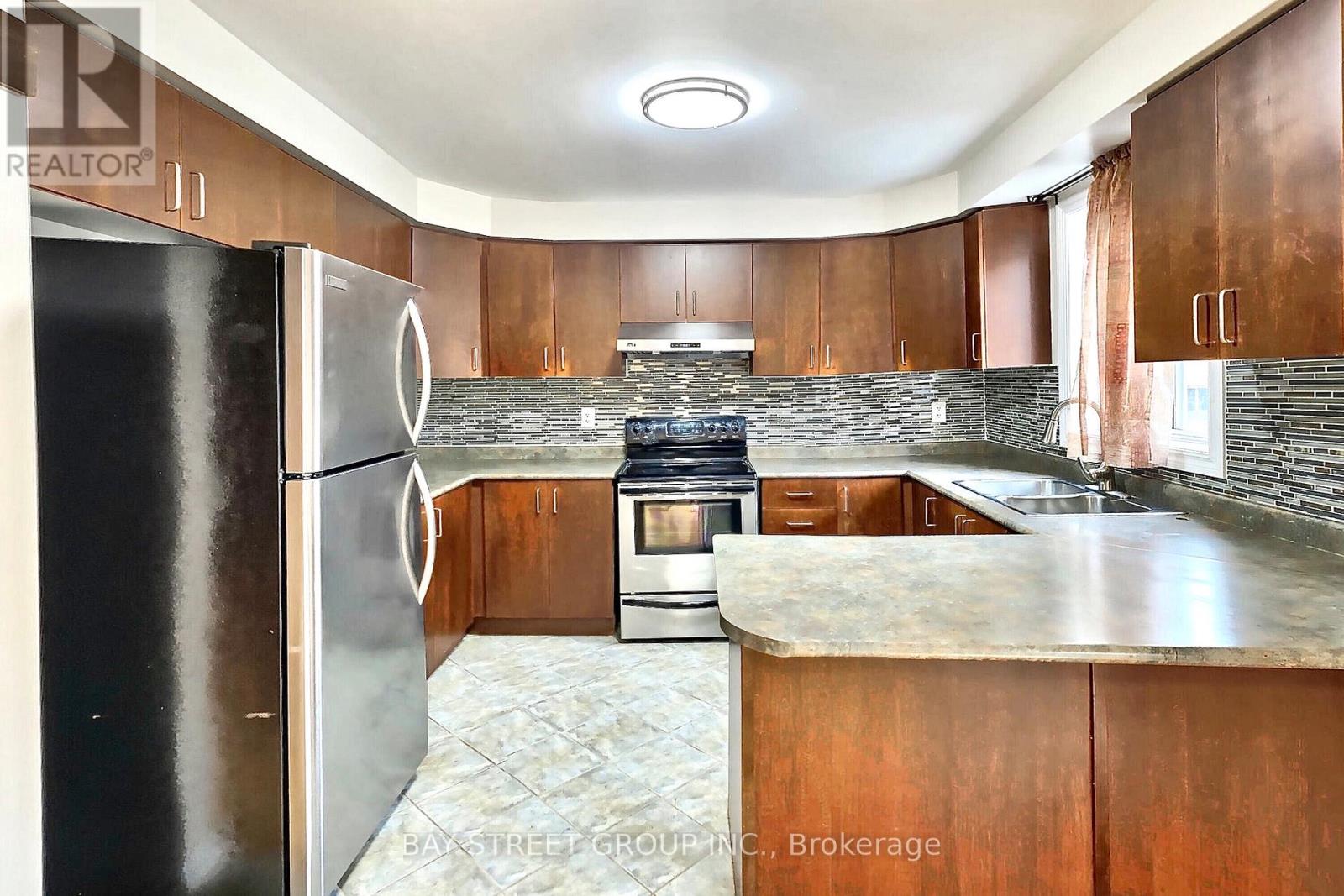 162 Matthew Boyd Crescent, Newmarket, Ontario  L3X 3C6 - Photo 5 - N12513236