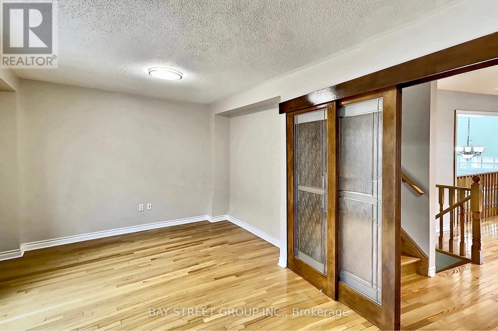 162 Matthew Boyd Crescent, Newmarket, Ontario  L3X 3C6 - Photo 6 - N12513236