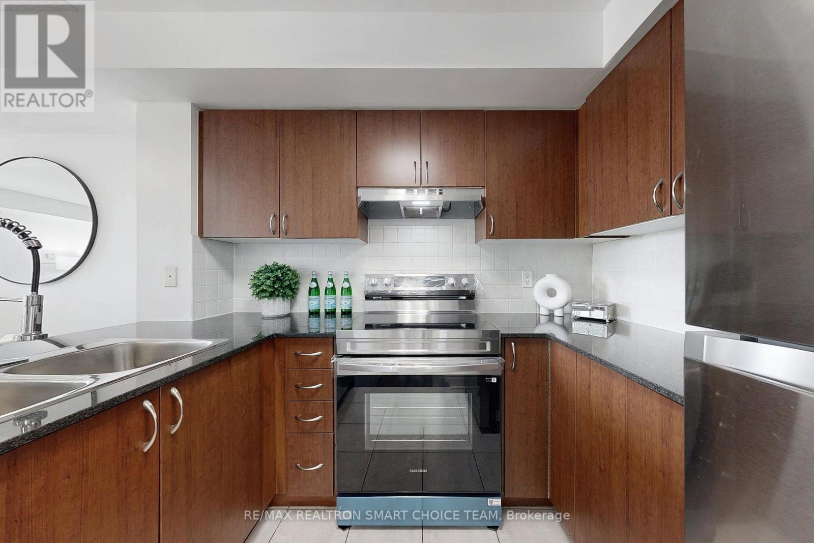 1511 - 75 South Town Centre Boulevard, Markham, Ontario L6G 0B3 - Photo 12 - N12513278