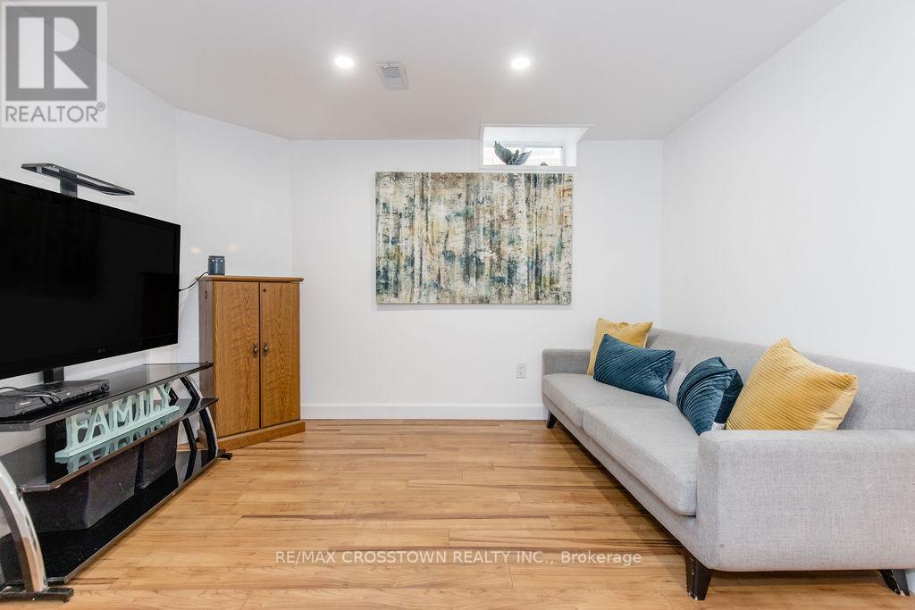 9 Aikens Crescent, Barrie (Holly), Ontario  L4N 8M6 - Photo 33 - S12513212