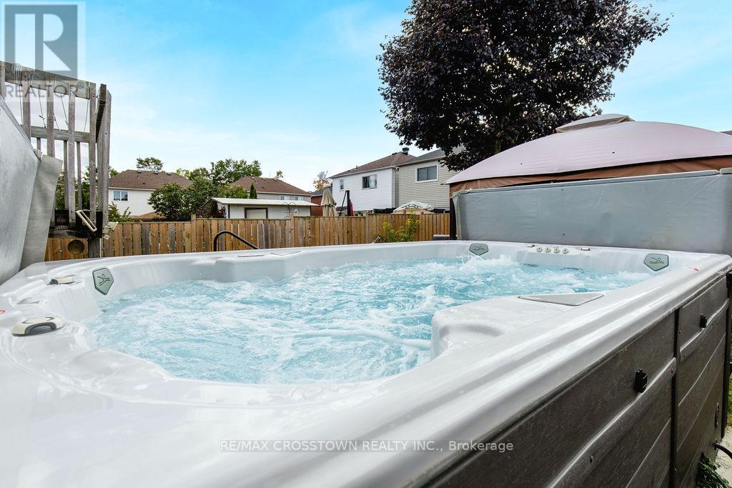 9 Aikens Crescent, Barrie (Holly), Ontario  L4N 8M6 - Photo 40 - S12513212