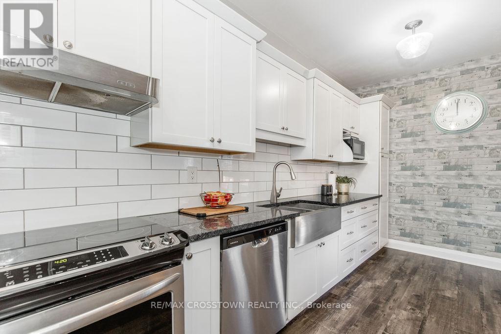 9 Aikens Crescent, Barrie (Holly), Ontario  L4N 8M6 - Photo 5 - S12513212