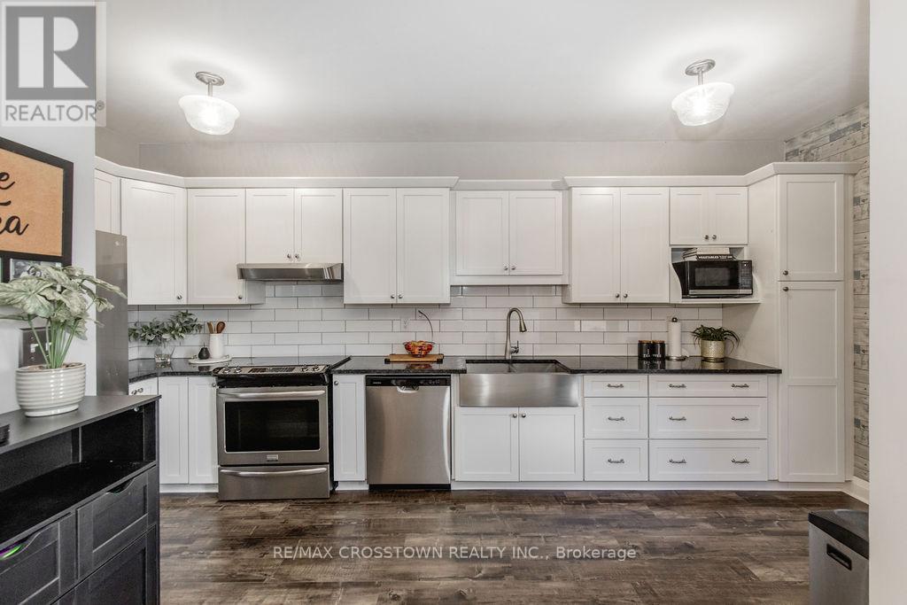 9 Aikens Crescent, Barrie (Holly), Ontario  L4N 8M6 - Photo 6 - S12513212