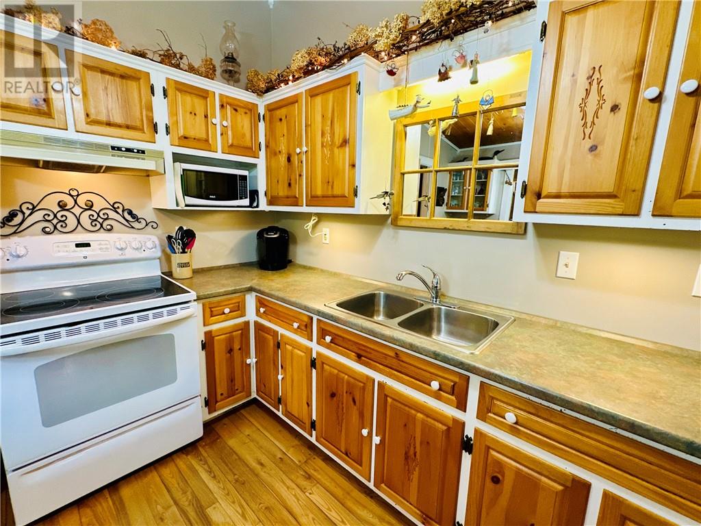 544 Ketchankookem Trail, Mindemoya, Ontario  P0P 1S0 - Photo 13 - 2125519