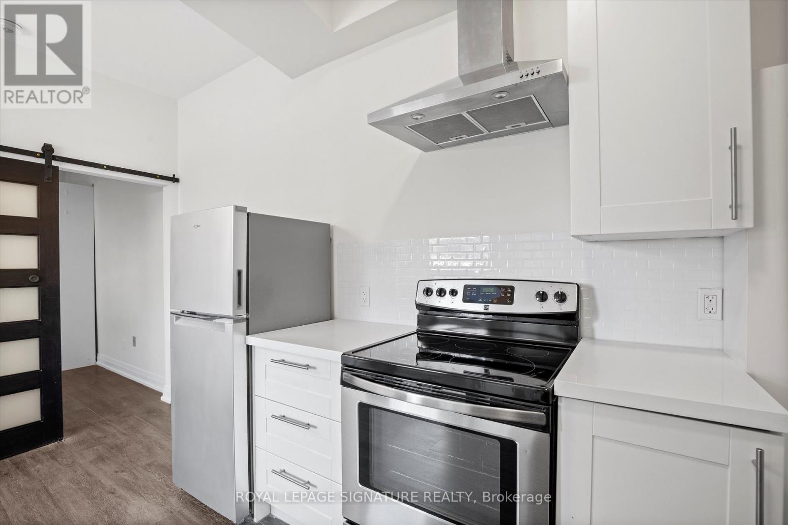 4 - 2563 Dundas Street W, Toronto, Ontario  M6P 1X6 - Photo 6 - W12513182