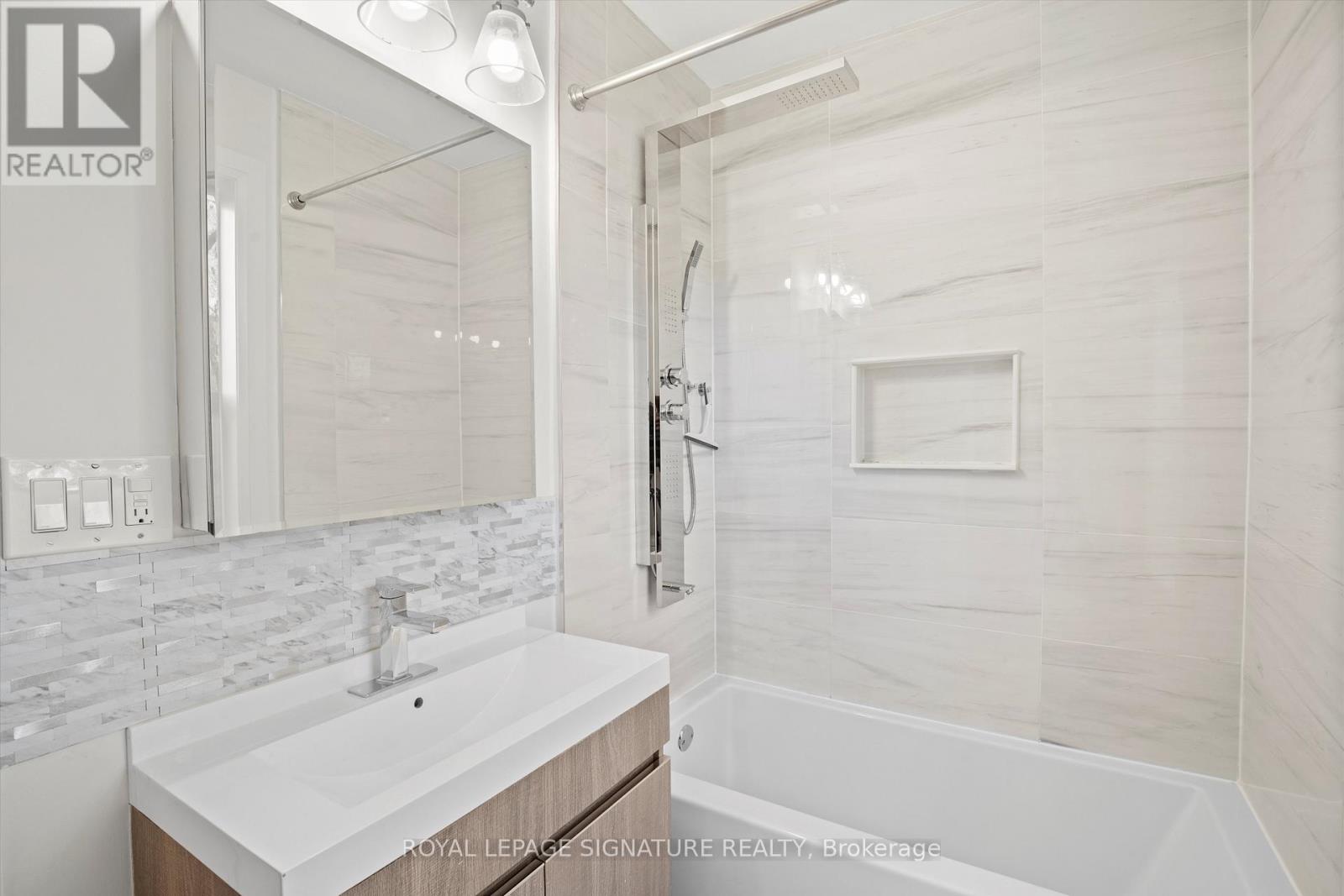 4 - 2563 Dundas Street W, Toronto, Ontario  M6P 1X6 - Photo 9 - W12513182