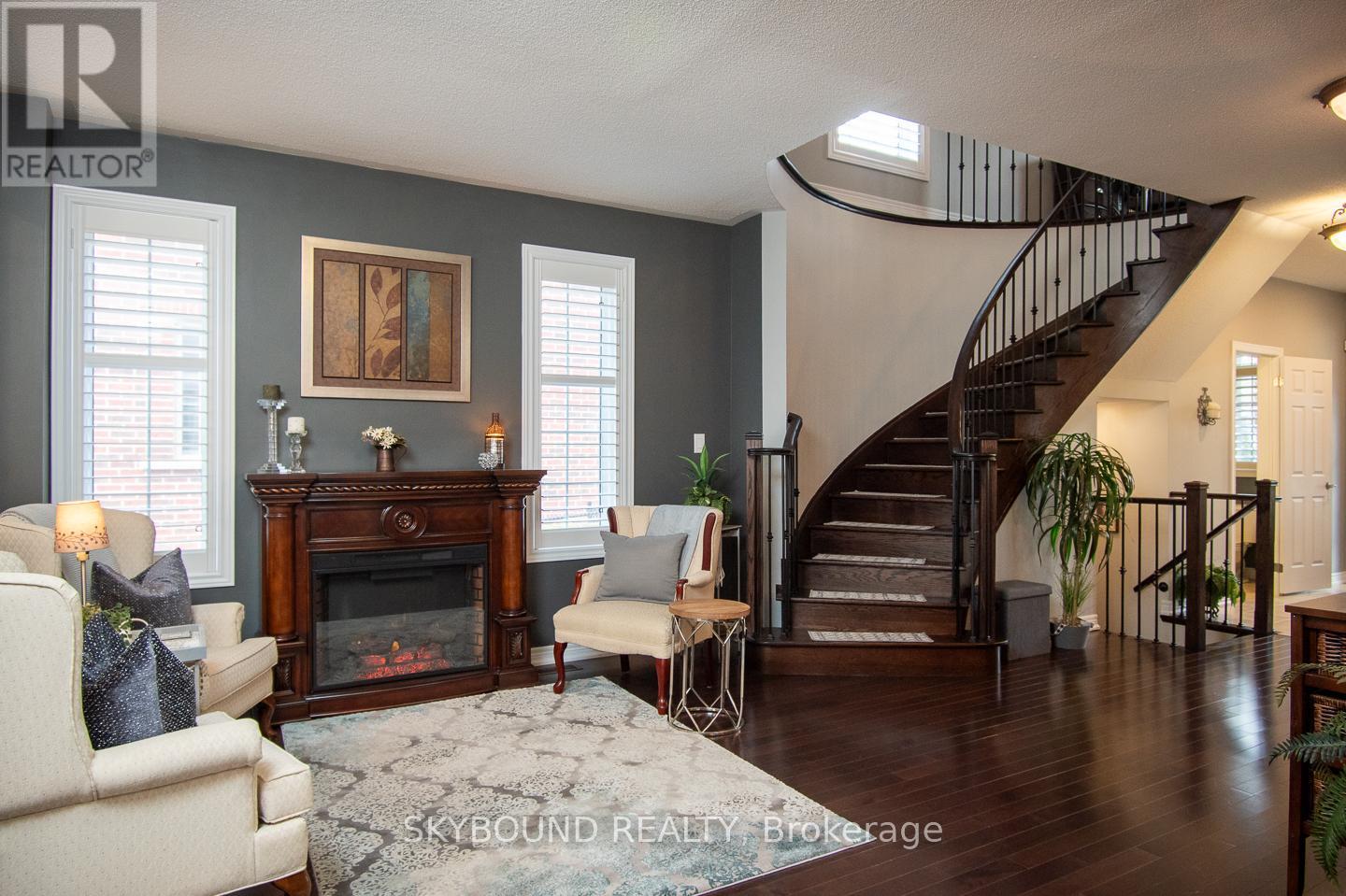 38 Silver Pond Drive, Halton Hills, Ontario  L7G 0G6 - Photo 9 - W12513248