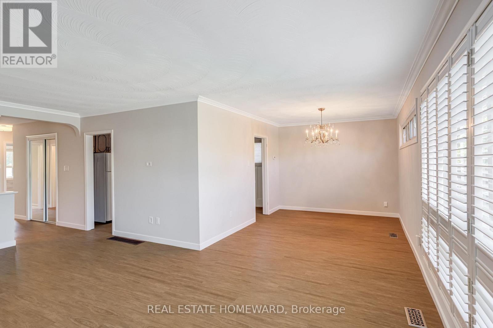 7 Jacinta Drive, Toronto, Ontario  M6L 1H6 - Photo 11 - W12513250