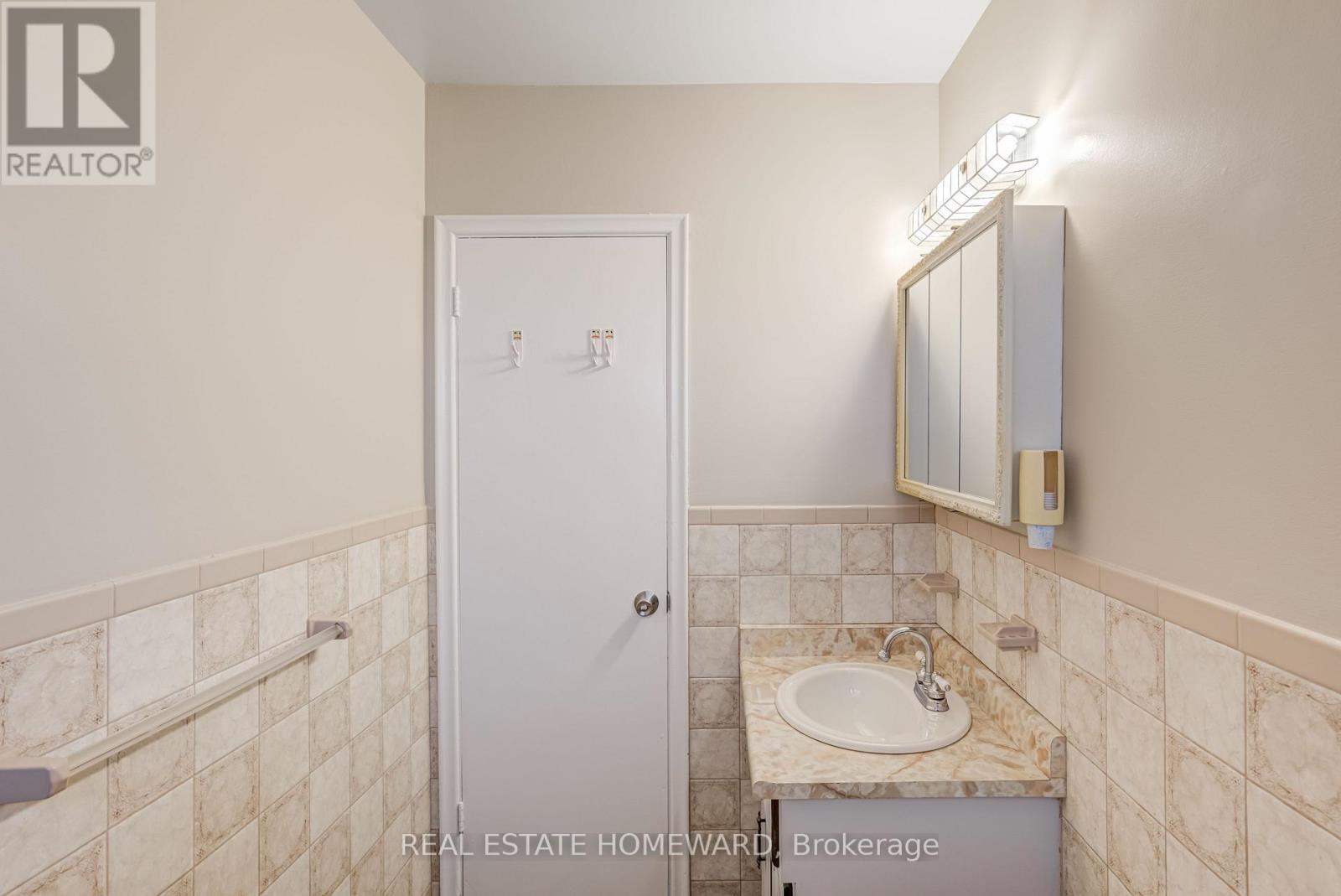 7 Jacinta Drive, Toronto, Ontario  M6L 1H6 - Photo 23 - W12513250