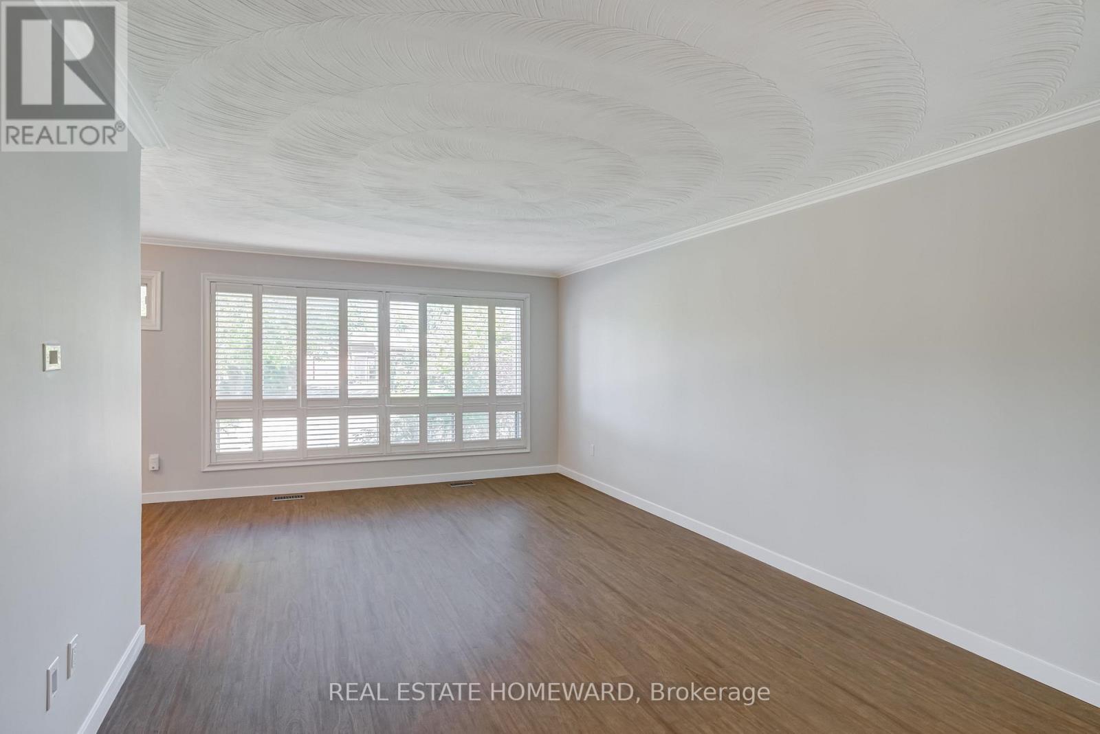 7 Jacinta Drive, Toronto, Ontario  M6L 1H6 - Photo 8 - W12513250