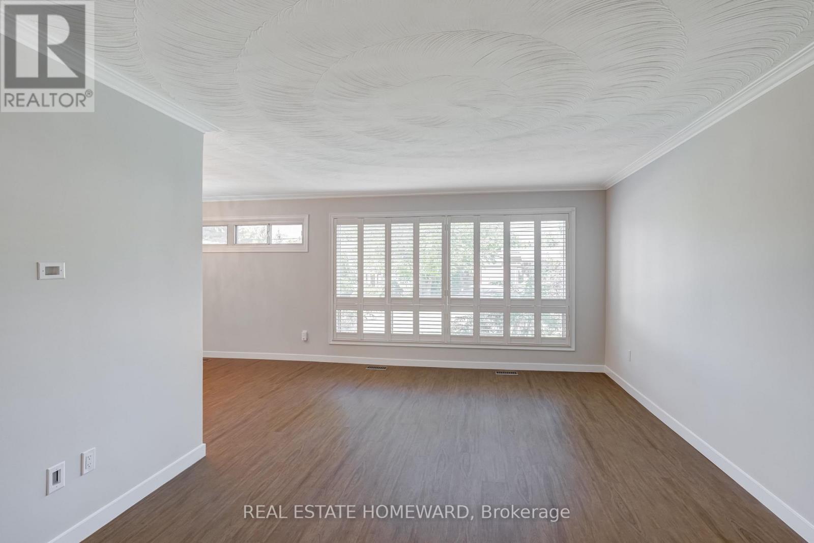 7 Jacinta Drive, Toronto, Ontario  M6L 1H6 - Photo 9 - W12513250