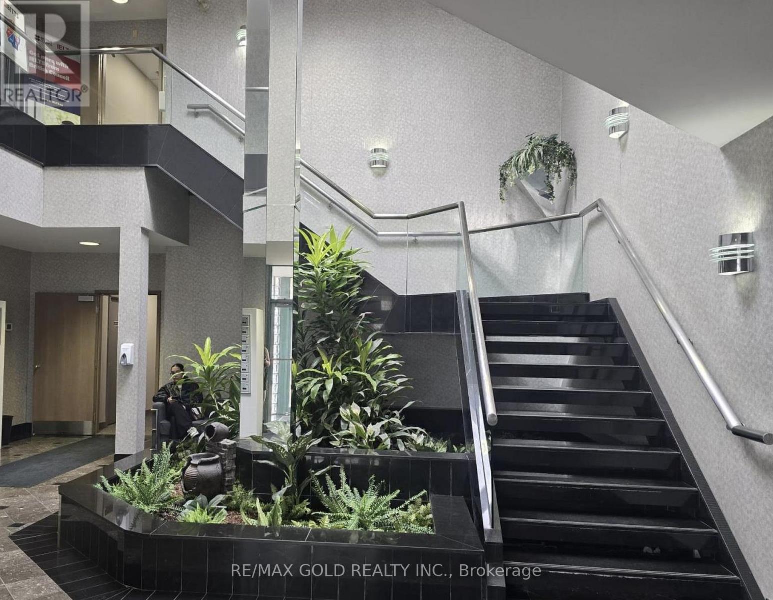 204 - 7895 Tranmere Drive, Mississauga, Ontario  L5S 1V9 - Photo 2 - W12513256