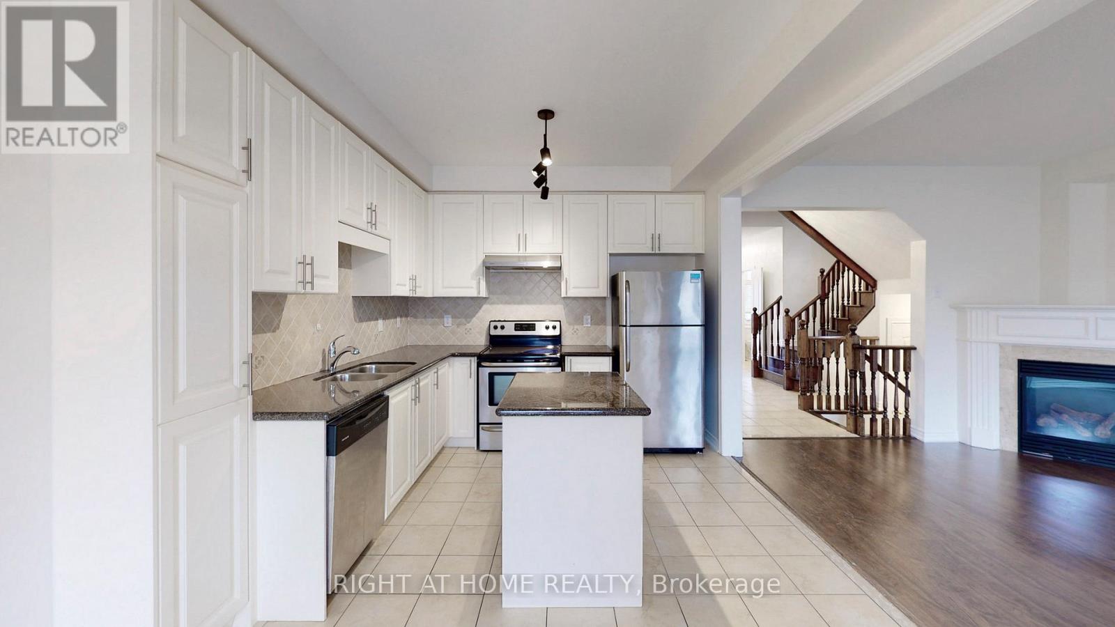 5592 Meadowcrest Avenue, Mississauga, Ontario  L5M 0N1 - Photo 11 - W12513272