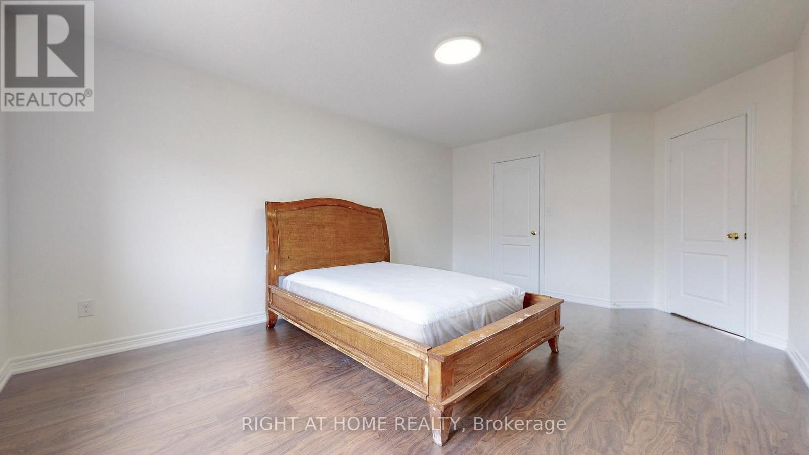 5592 Meadowcrest Avenue, Mississauga, Ontario  L5M 0N1 - Photo 24 - W12513272