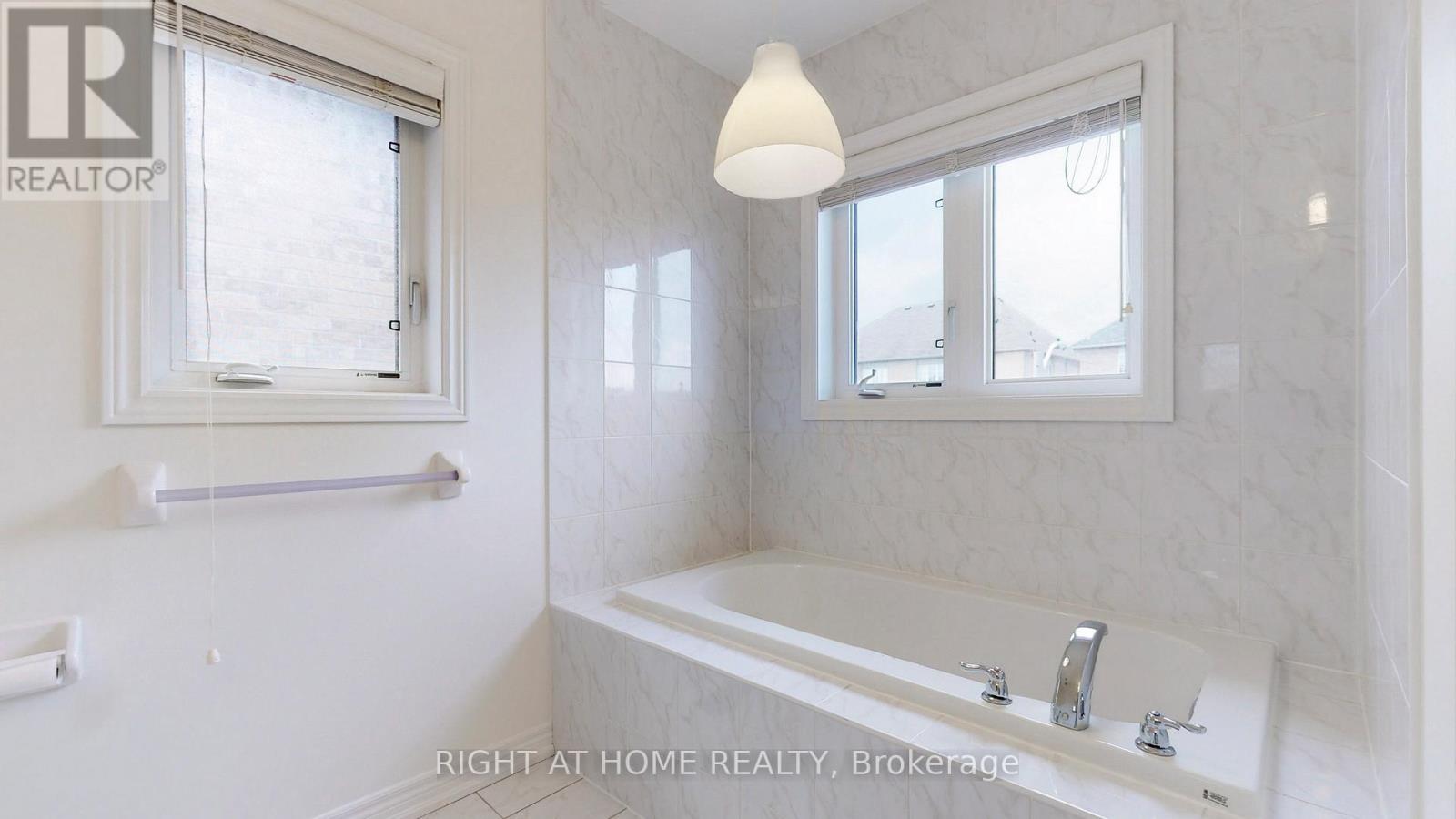 5592 Meadowcrest Avenue, Mississauga, Ontario  L5M 0N1 - Photo 28 - W12513272