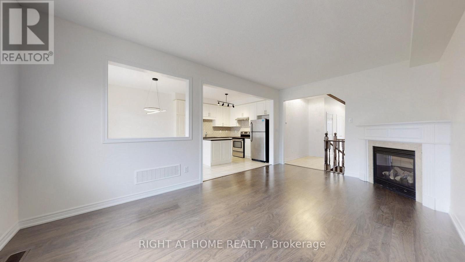 5592 Meadowcrest Avenue, Mississauga, Ontario  L5M 0N1 - Photo 5 - W12513272