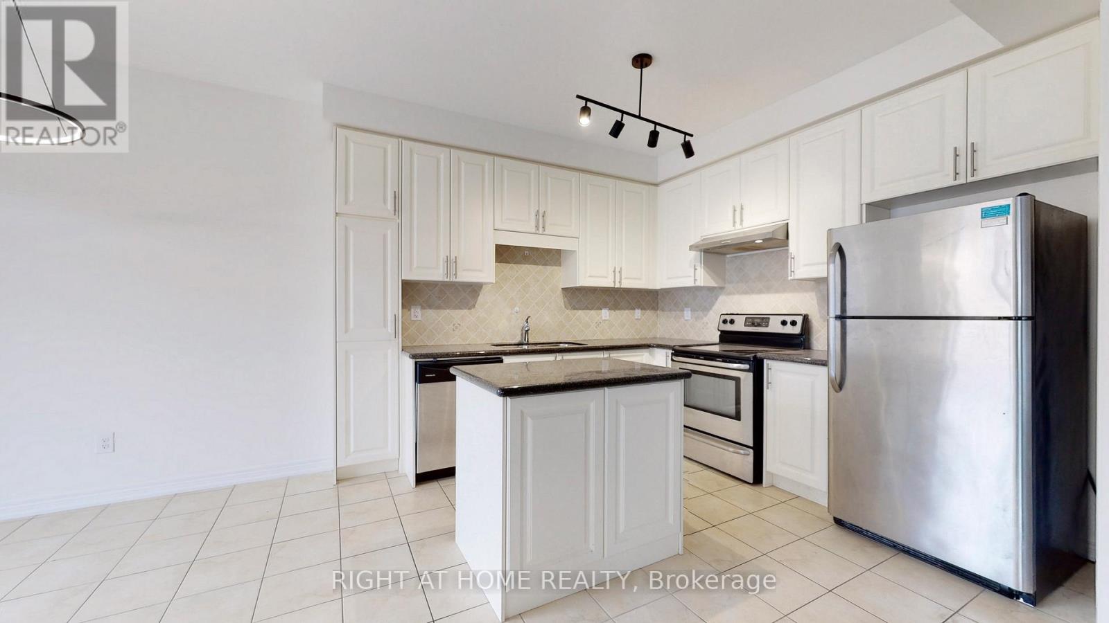 5592 Meadowcrest Avenue, Mississauga, Ontario  L5M 0N1 - Photo 9 - W12513272