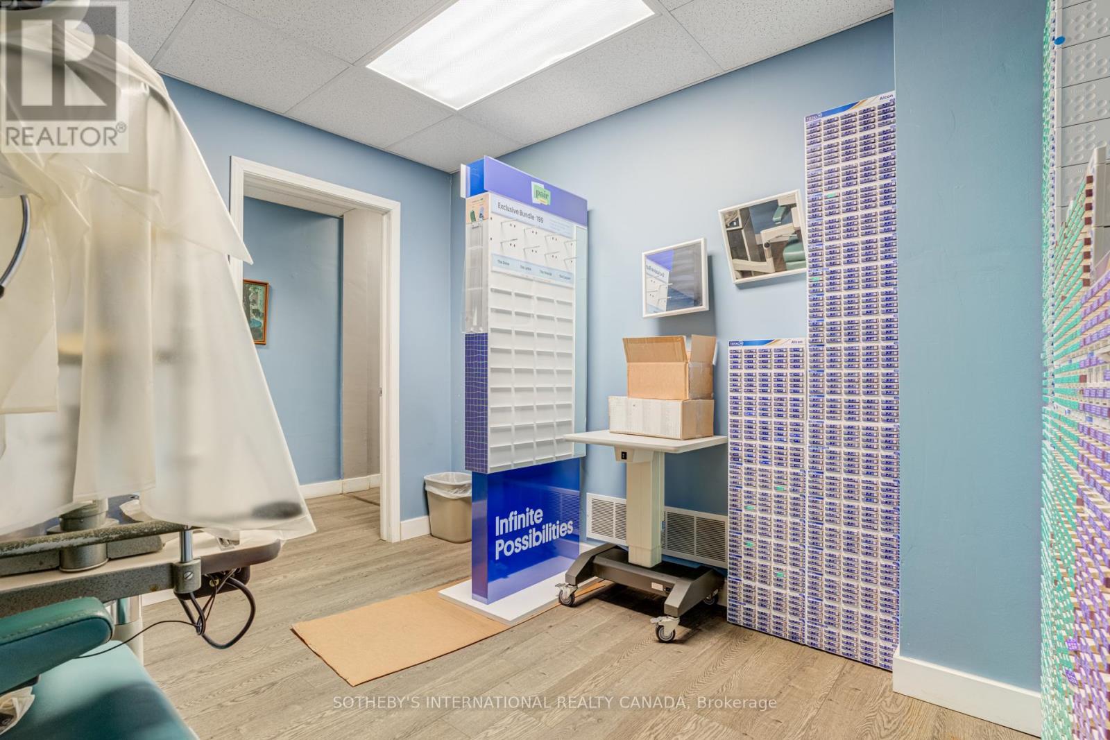 3000 Bloor Street W, Toronto, Ontario  M8X 1C2 - Photo 19 - W12513280