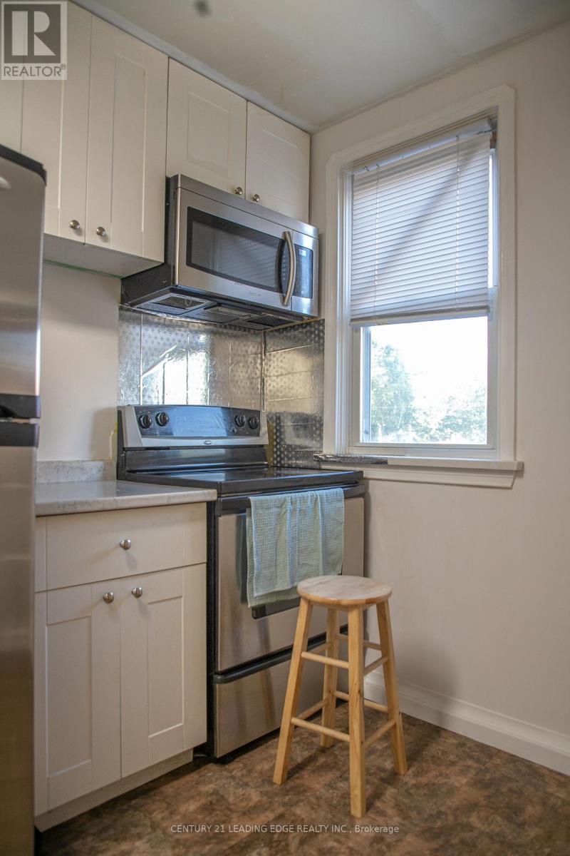 10 Yvonne Avenue, Toronto, Ontario  M3L 1C7 - Photo 11 - W12513330