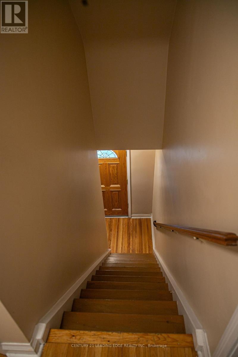 10 Yvonne Avenue, Toronto, Ontario  M3L 1C7 - Photo 15 - W12513330