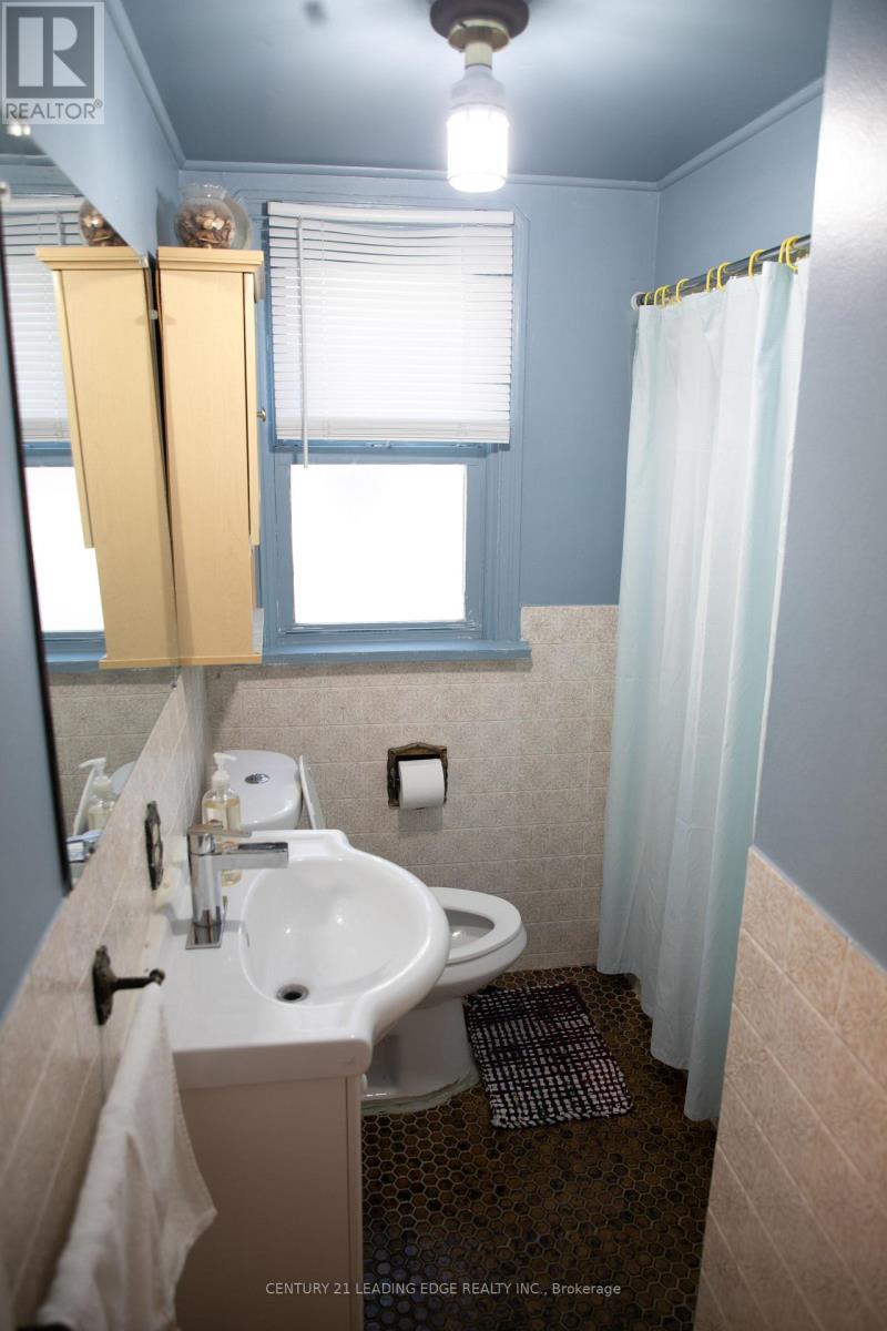 10 Yvonne Avenue, Toronto, Ontario  M3L 1C7 - Photo 19 - W12513330