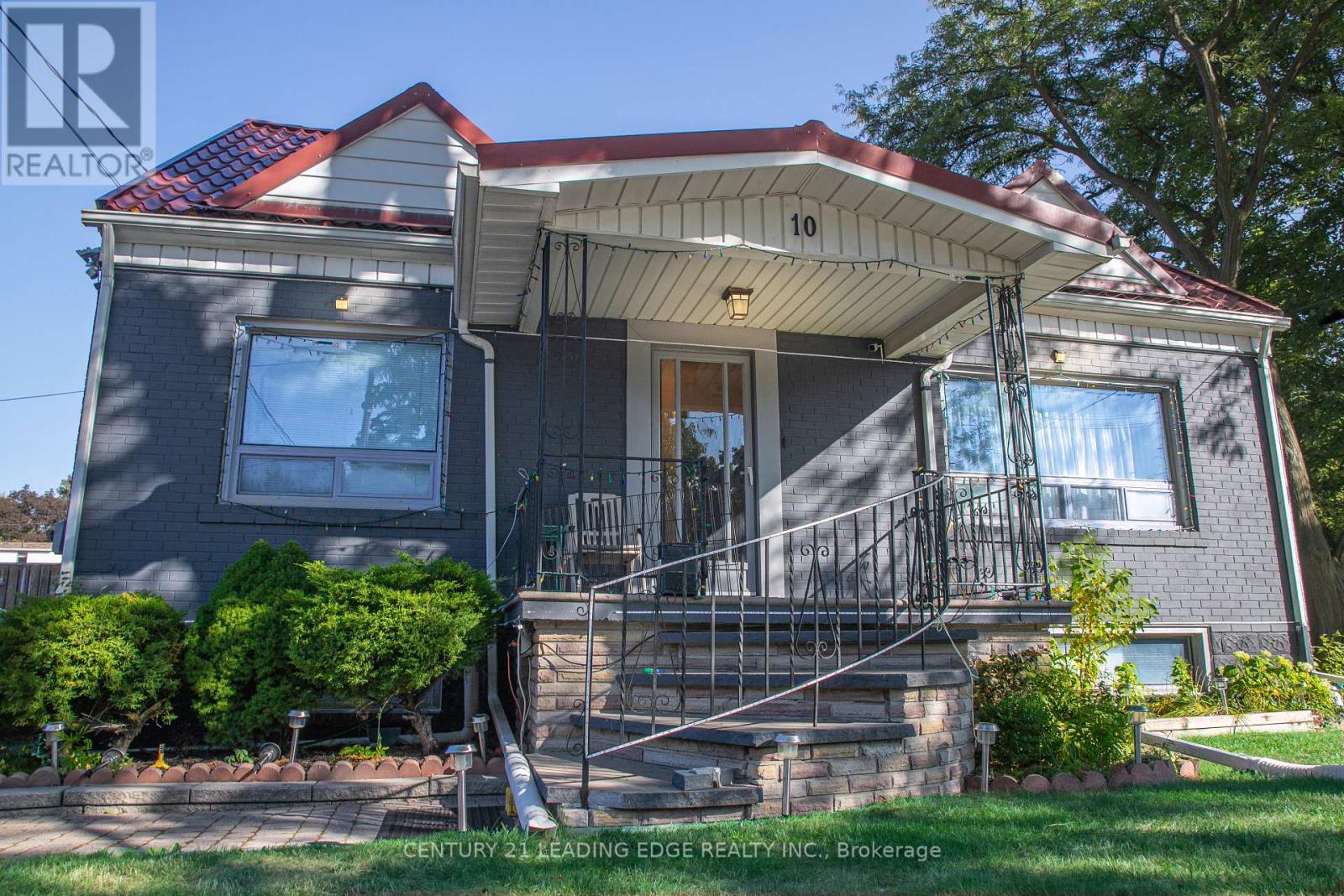 10 Yvonne Avenue, Toronto, Ontario  M3L 1C7 - Photo 5 - W12513330