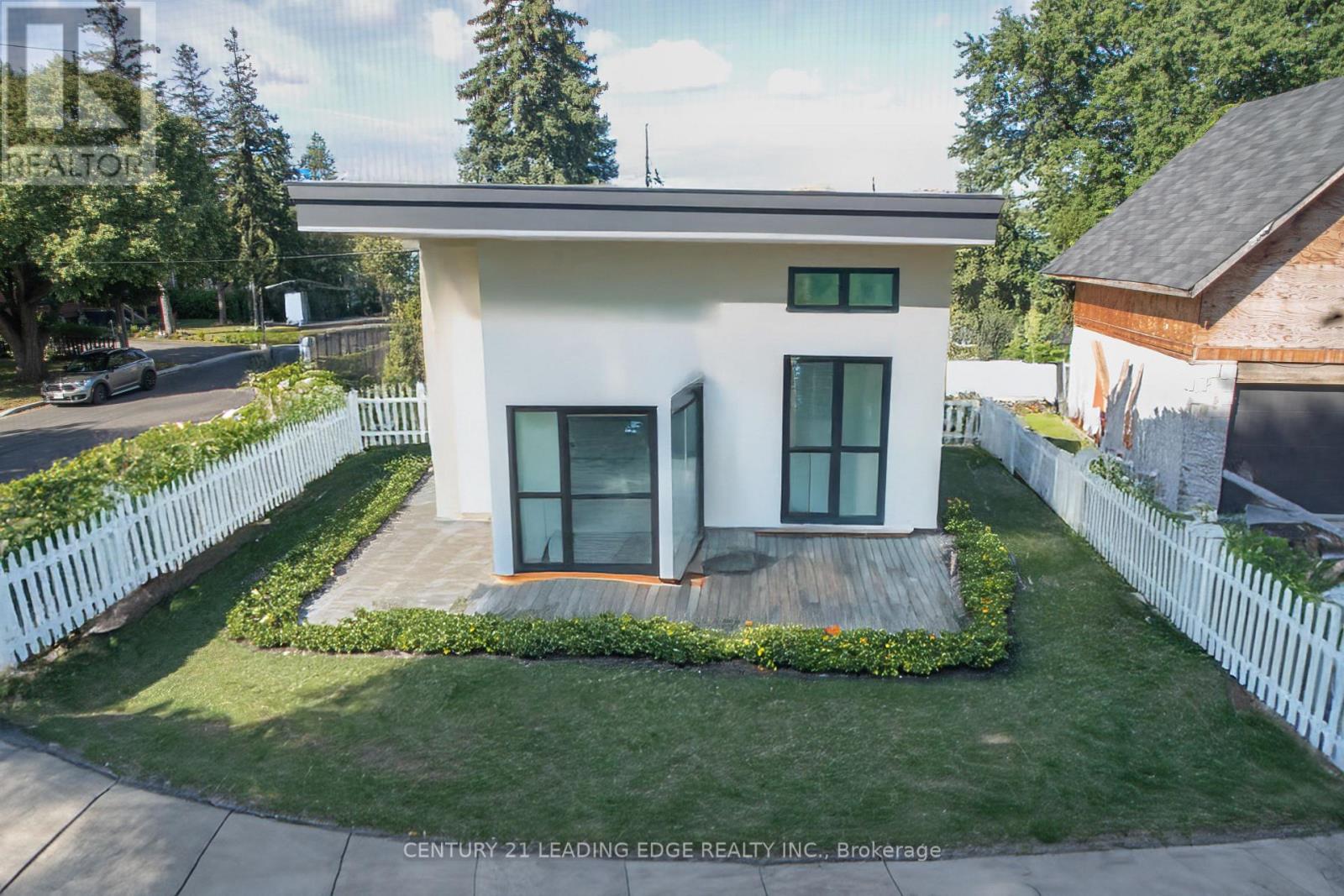 10 Yvonne Avenue, Toronto, Ontario  M3L 1C7 - Photo 7 - W12513330