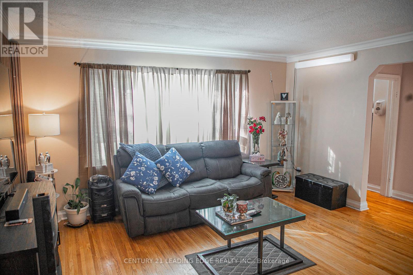 10 Yvonne Avenue, Toronto, Ontario  M3L 1C7 - Photo 8 - W12513330