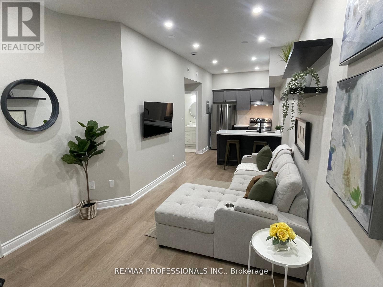 133 - 601 Shoreline Drive, Mississauga, Ontario  L5B 4K3 - Photo 2 - W12513352