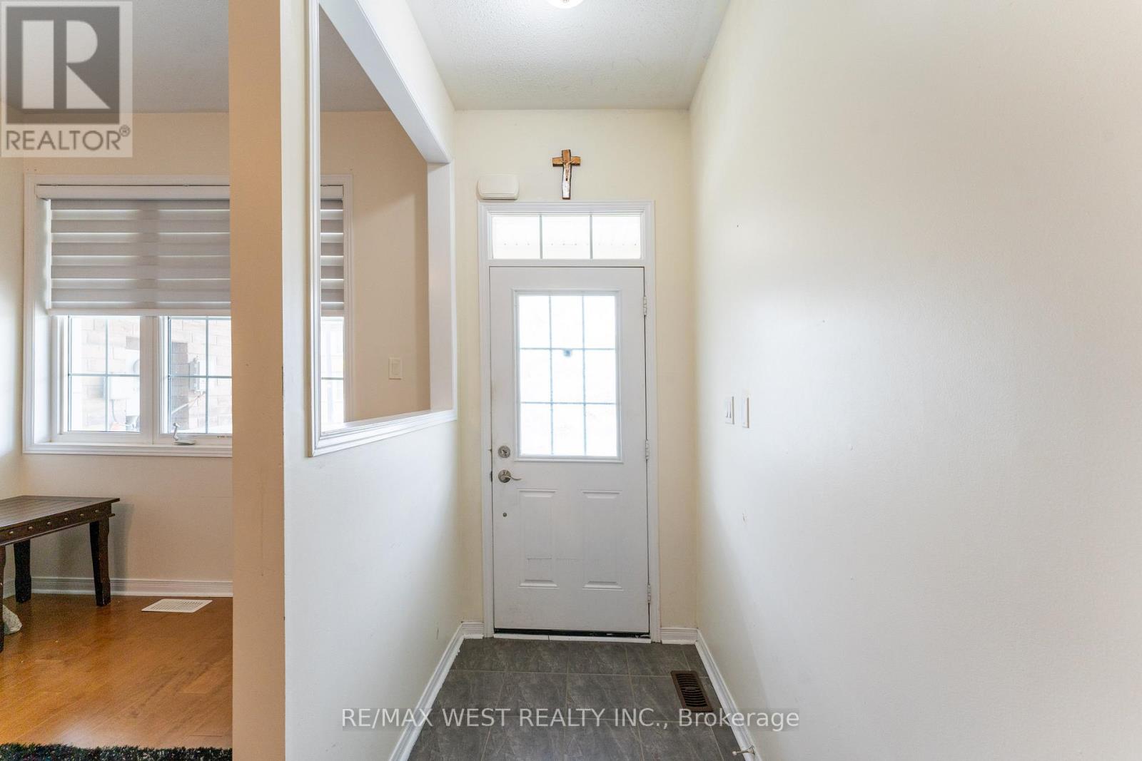 40 Yellowknife Road, Brampton, Ontario  L6R 3X4 - Photo 3 - W12513360