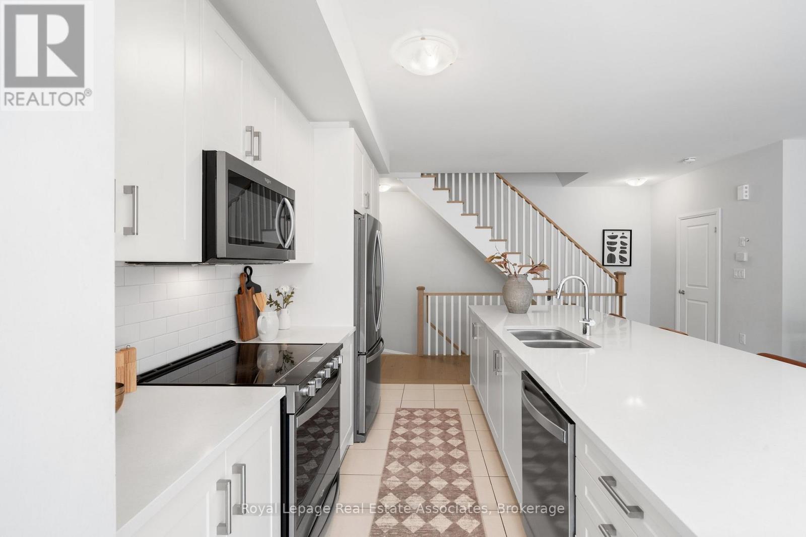 2459 Belt Lane, Oakville, Ontario  L6M 5L9 - Photo 14 - W12513366