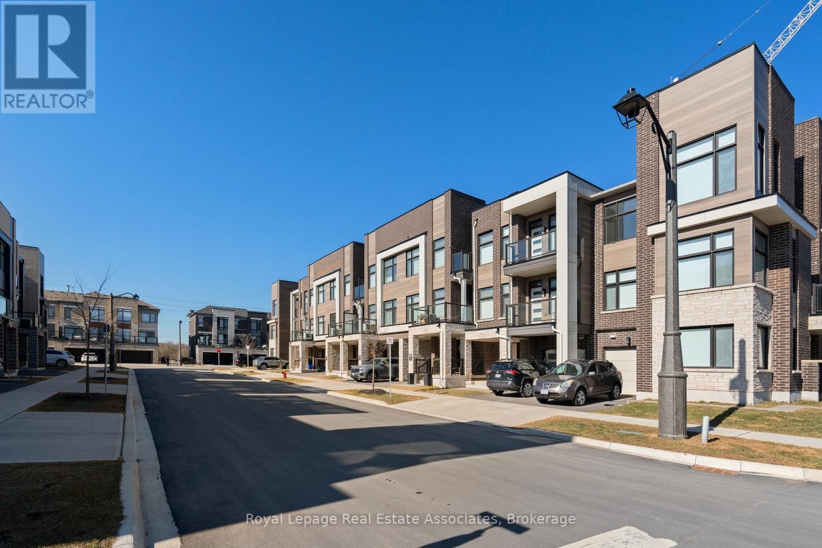 2459 Belt Lane, Oakville, Ontario  L6M 5L9 - Photo 5 - W12513366