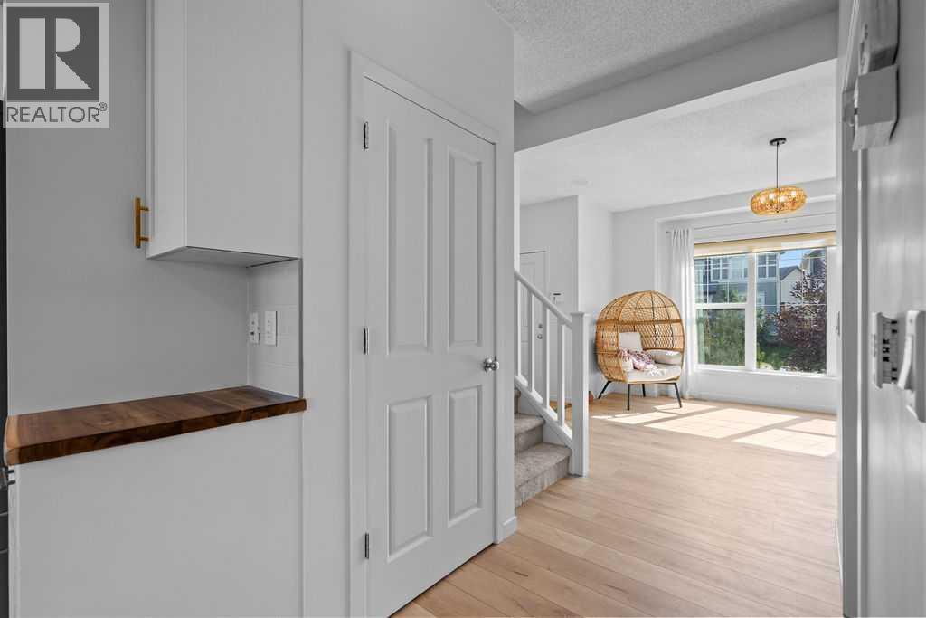 2013 New Brighton Park Se, Calgary, Alberta  T2Z 1B1 - Photo 8 - A2266917